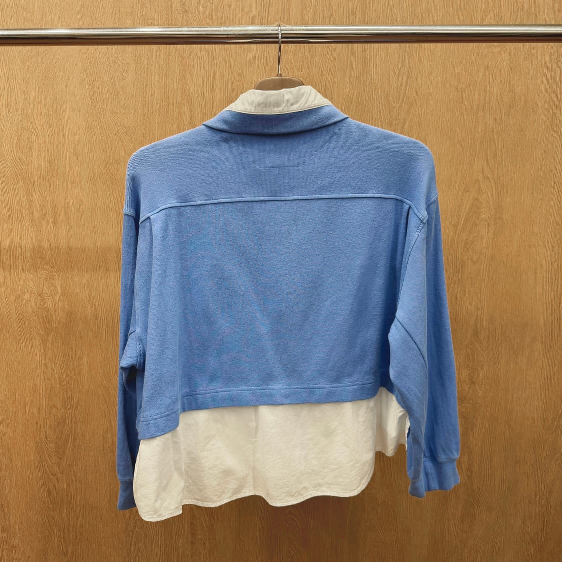 시스템 셔츠 레이어드 맨투맨 레터링 자수 싱글 포켓 카라넥 디테일 블루 상품이미지3