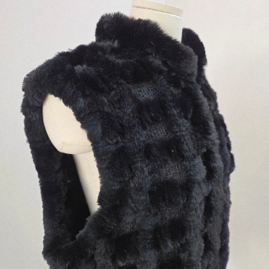 프리미엄 리얼 토끼털 격자 퀼팅 하이넥 블랙 베스트 상품이미지6