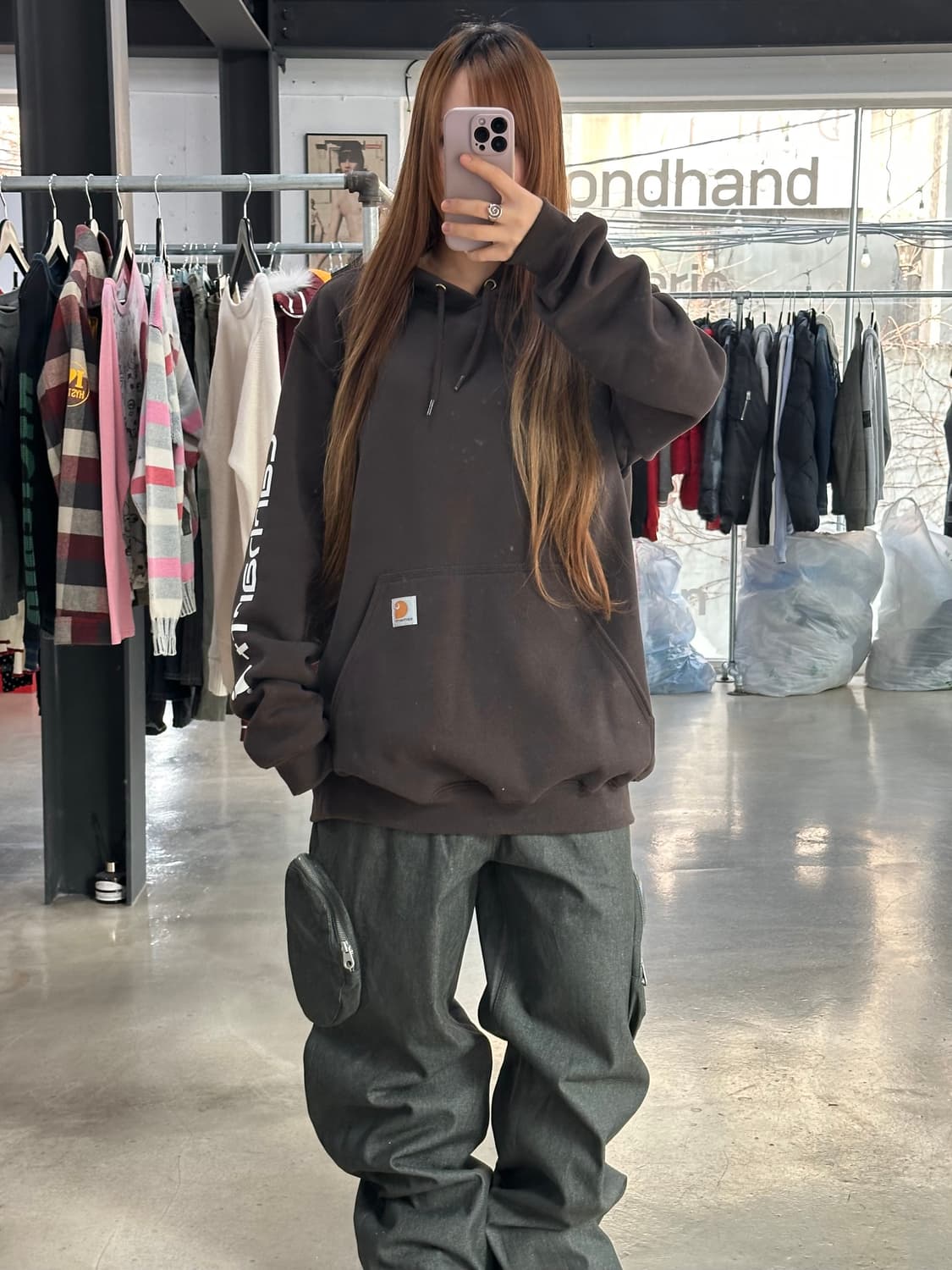 칼하트 미드웨이트 레귤러 후드티 브라운 상품이미지3