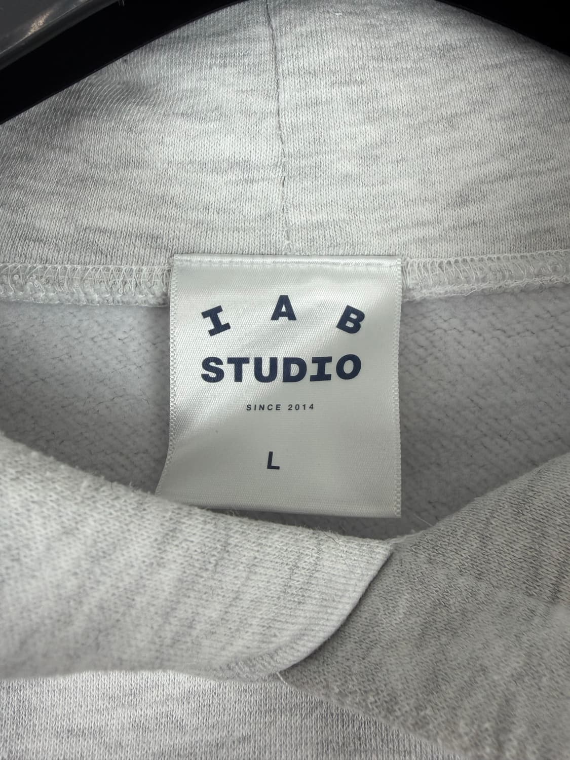 a29) 아이앱스튜디오 라이트 그레이 후드티 상품이미지4