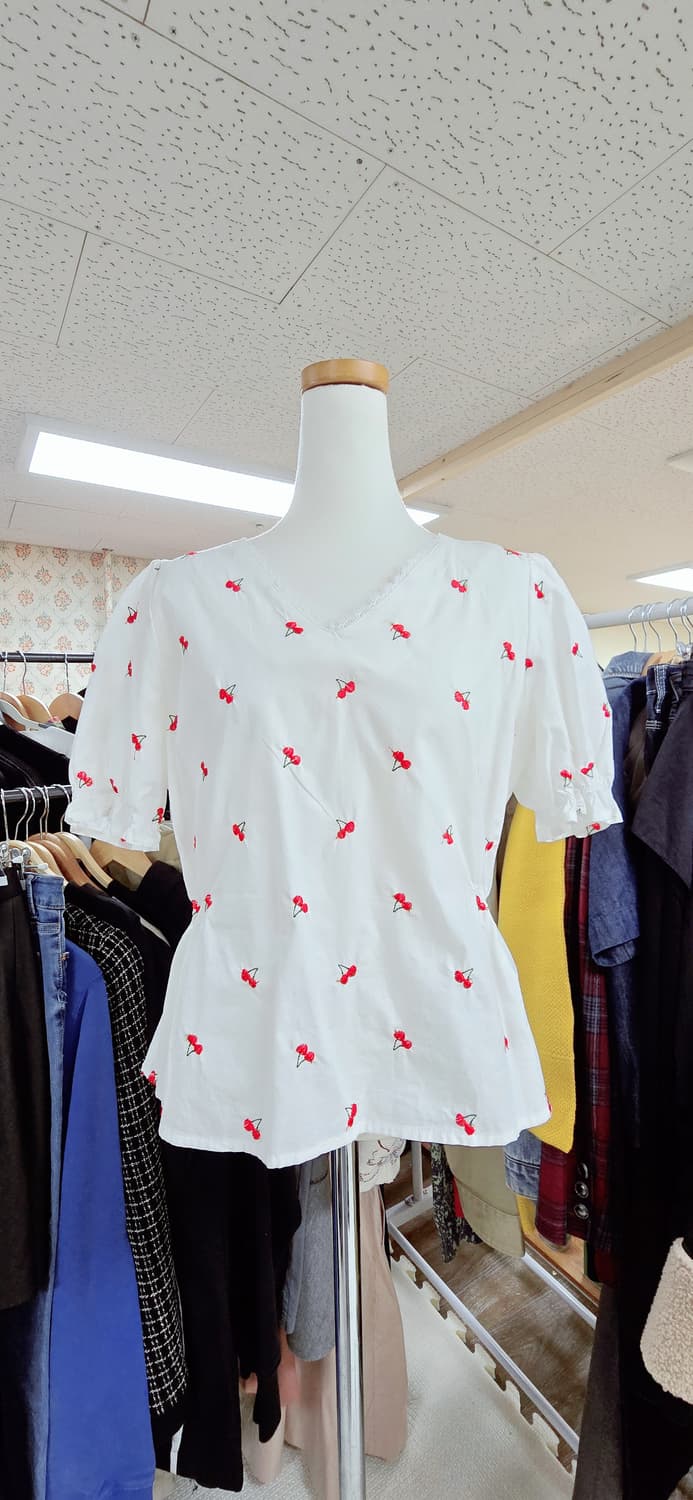 [S] 플라스틱아일랜드 체리 자수 블라우스 상품이미지1