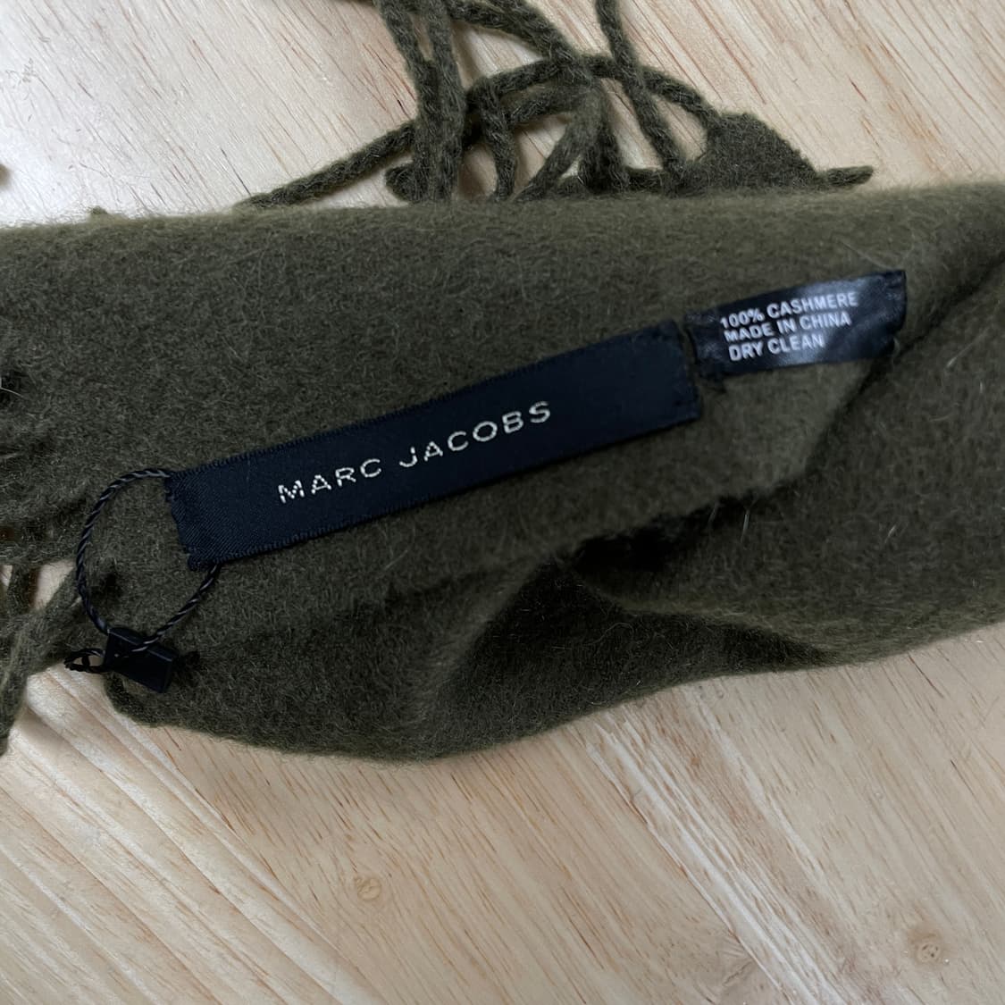 마크제이콥스 캐시미어 카키 머플러 상품이미지3