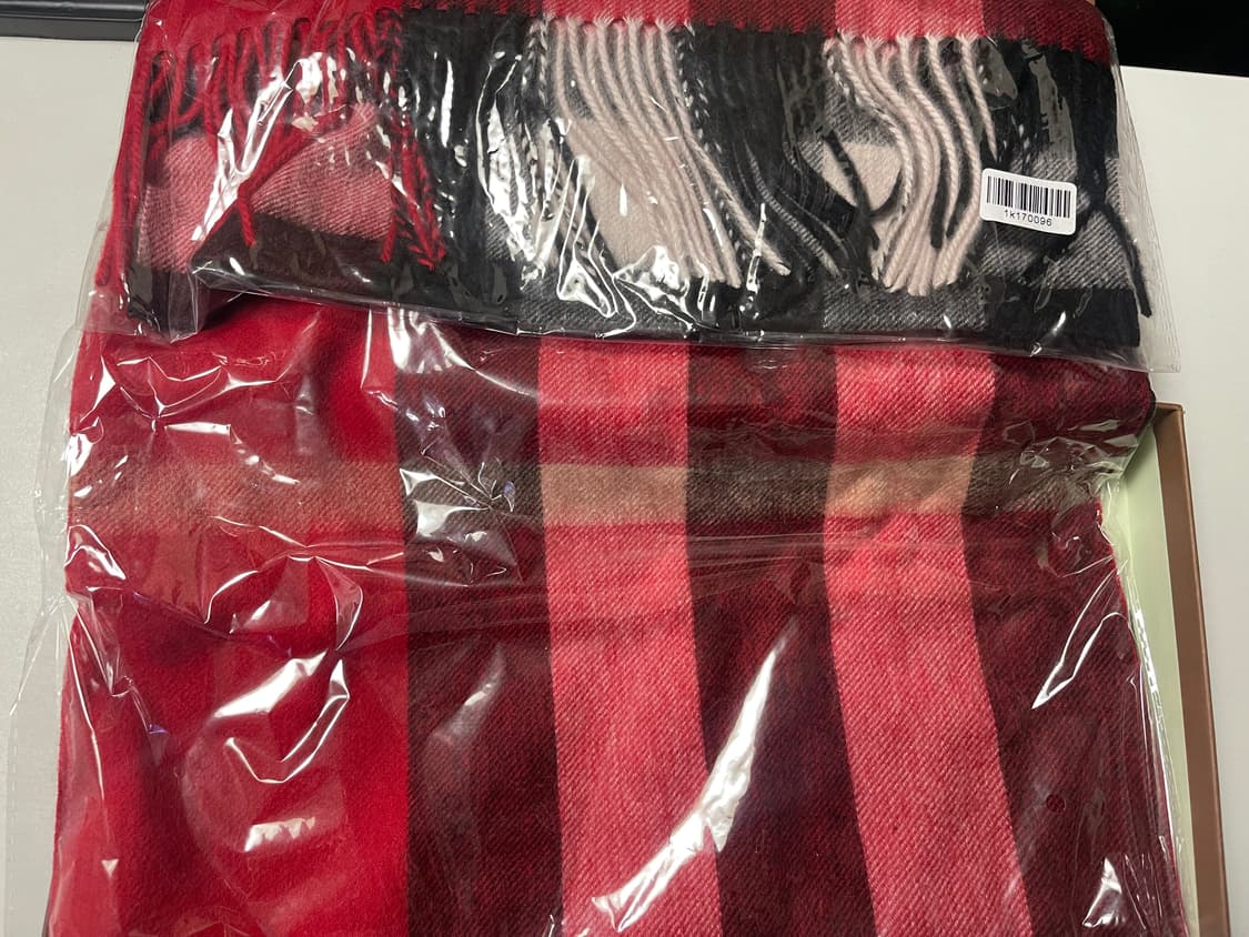 Burberry mega check cashmere 100% scarf 상품이미지2