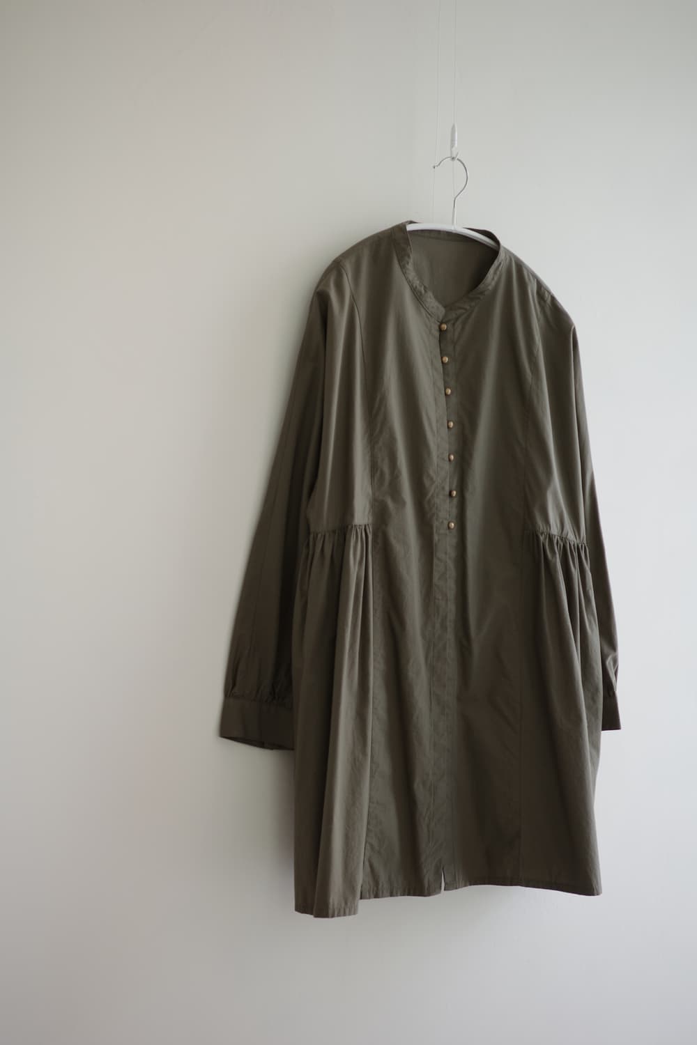 Kikki  카키 셔링 셔츠 원피스 상품이미지1