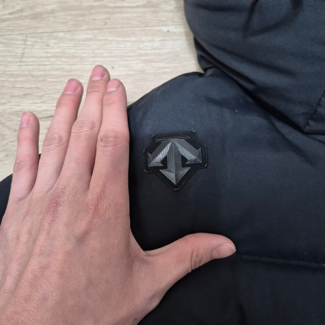 데상트 히트나비 구스다운 후드 롱패딩 XS(85) 상품이미지5