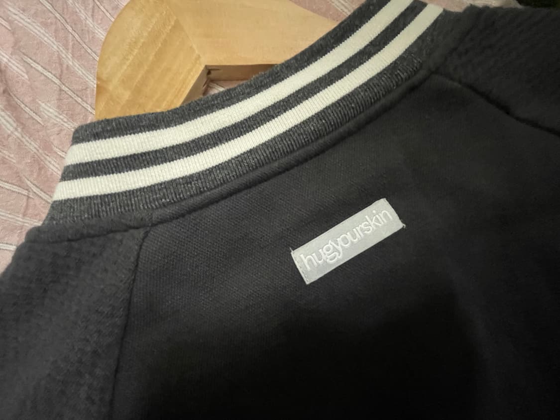 허그유어스킨 패치 바시티 자켓 (차콜) 상품이미지8