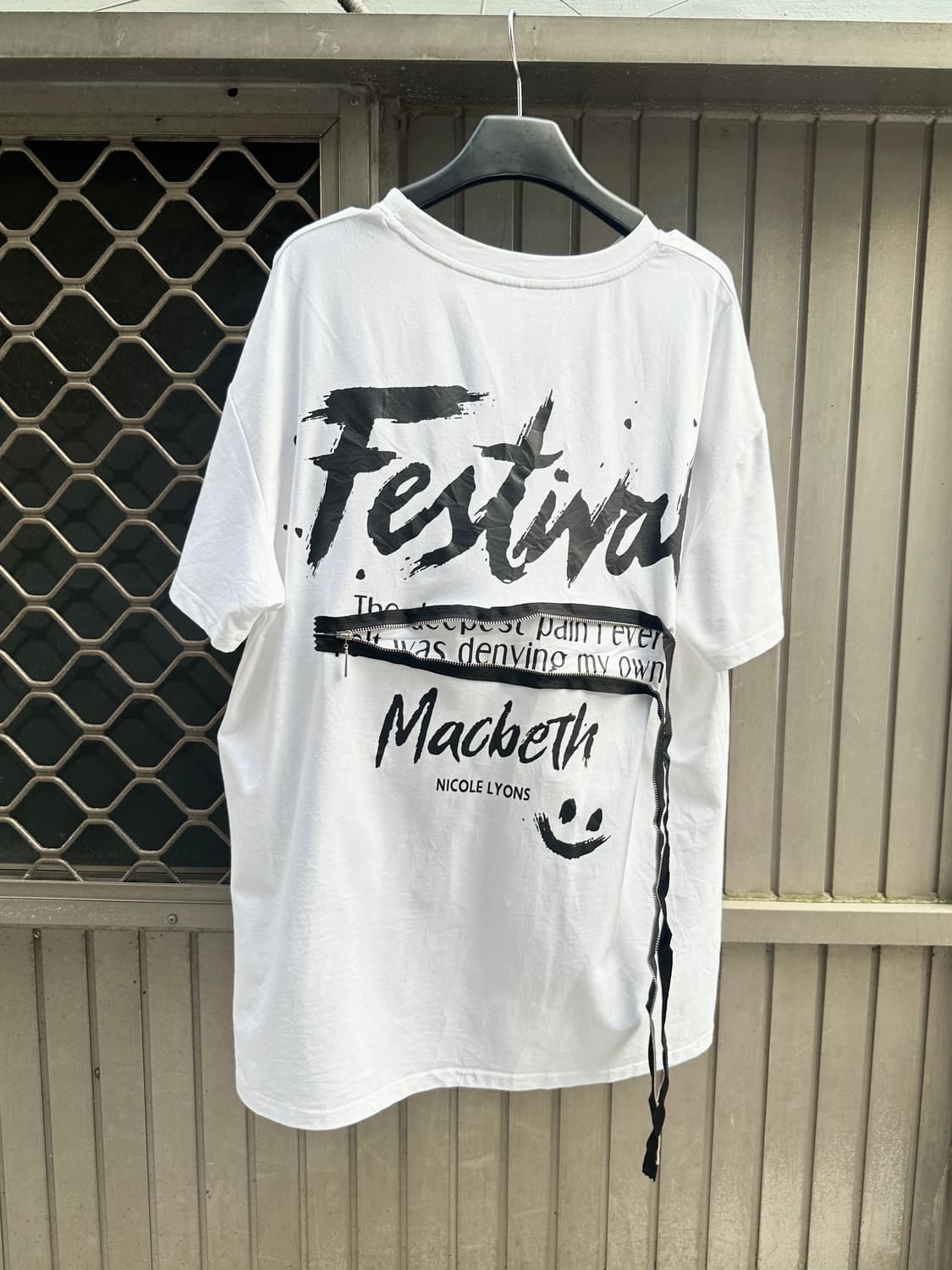 NONE vintage zipper detail graphic tee  상품이미지1