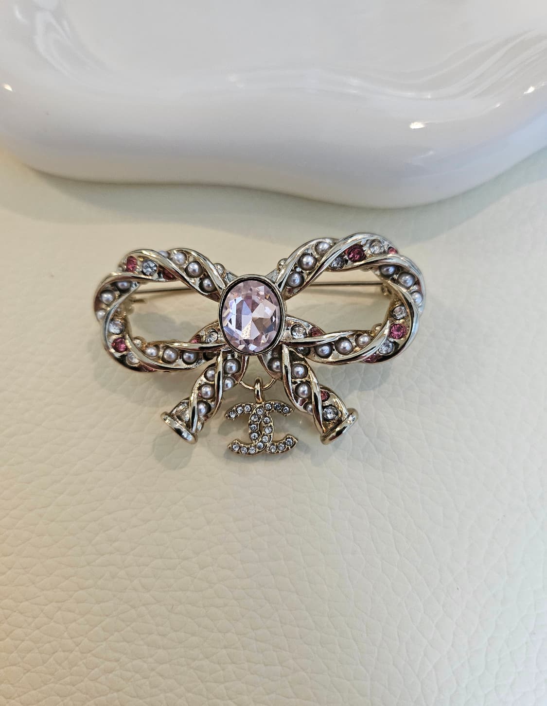 샤넬 멀티보석진주 리본 CC 브로치 업사이클링 상품이미지7