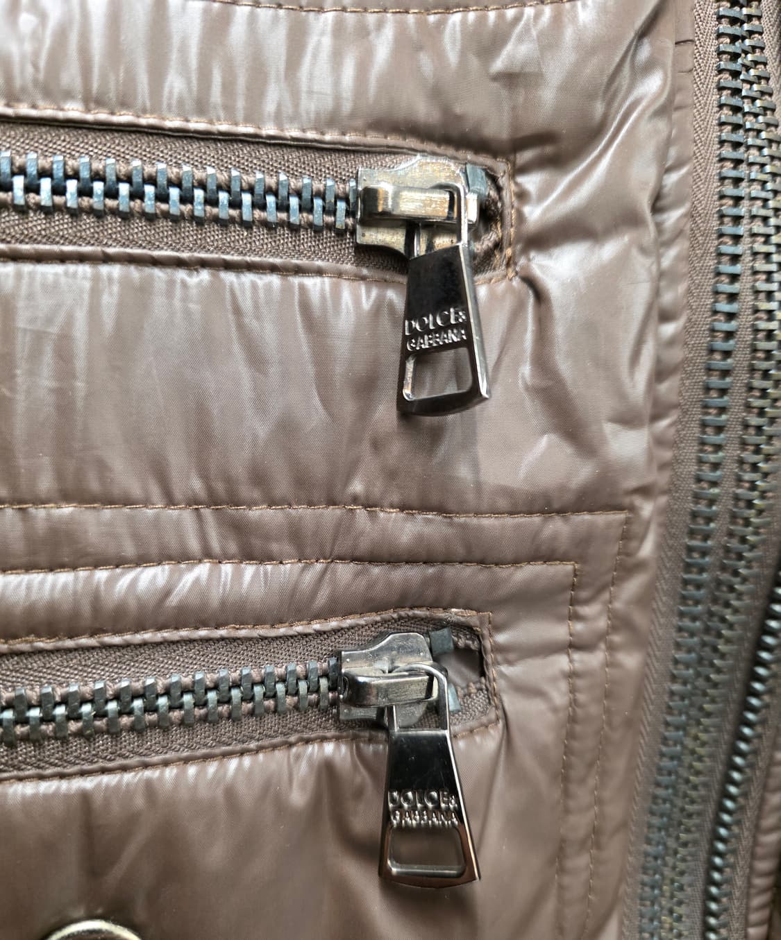 돌체앤가바나 남녀 멀티포켓지퍼 패딩자켓.
싸이즈  95 상품이미지5