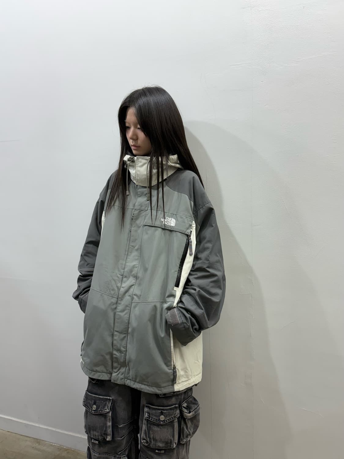 노스페이스 하이벤트 그레이&화이트 윈드브레이커 상품이미지2