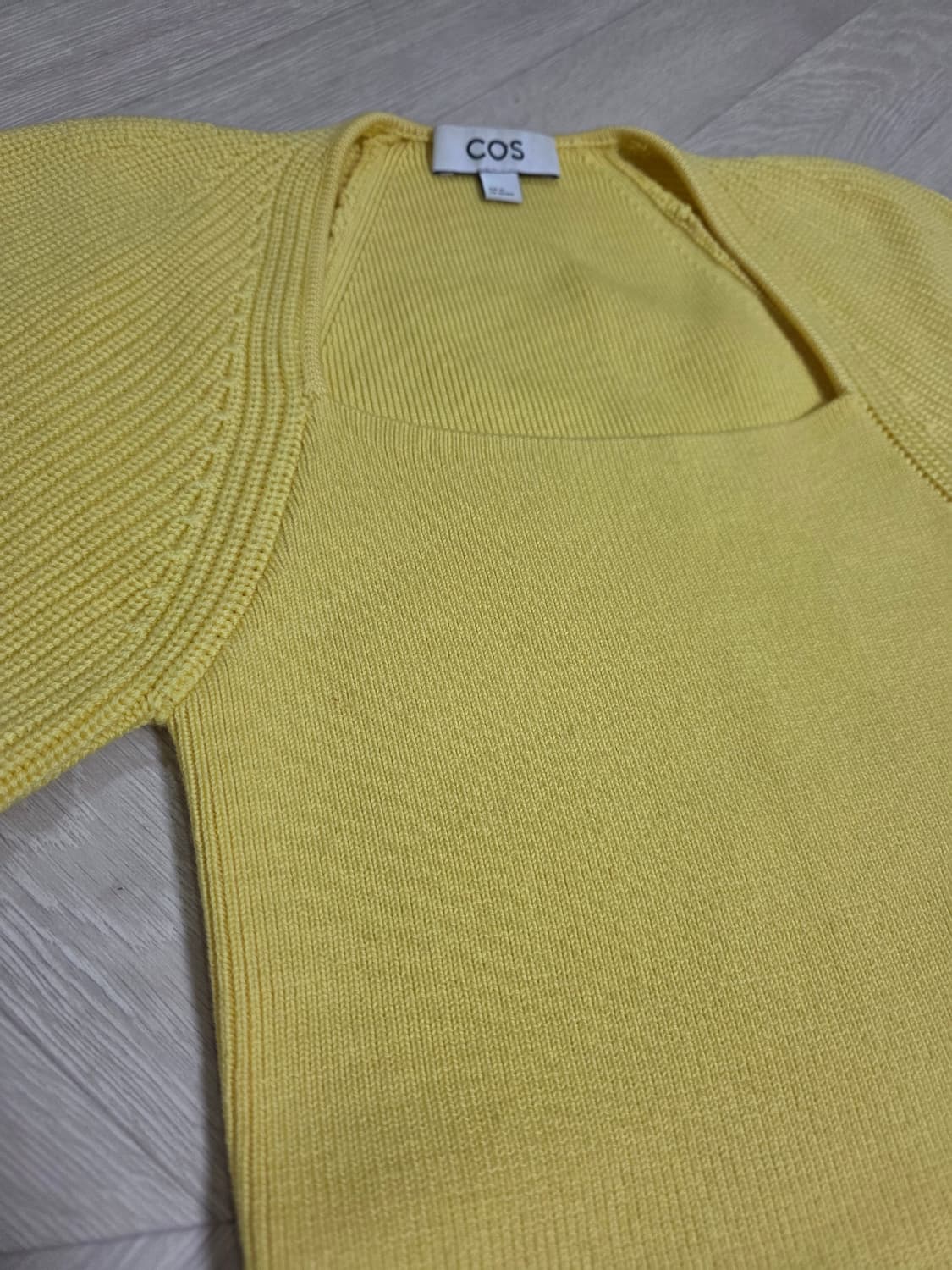 COS 옐로우 스퀘어넥 니트 XS (새상품) 상품이미지9
