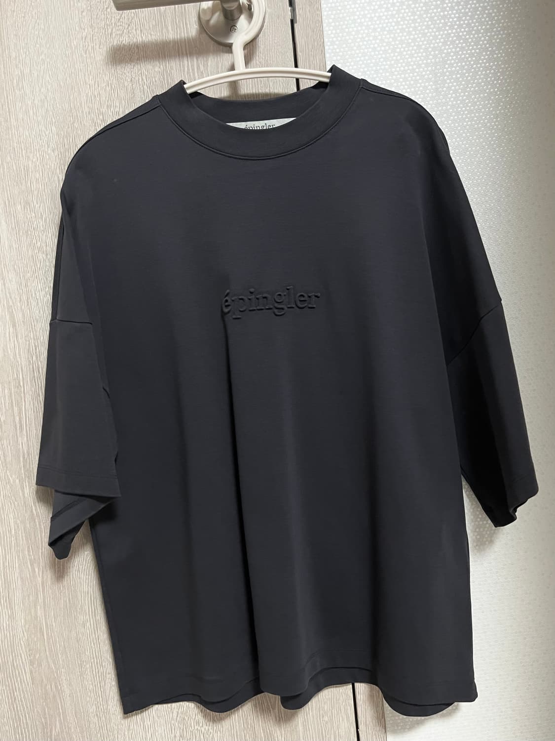 [S] 에핑글러 EP 엠보 로고 티셔츠 차콜 상품이미지9