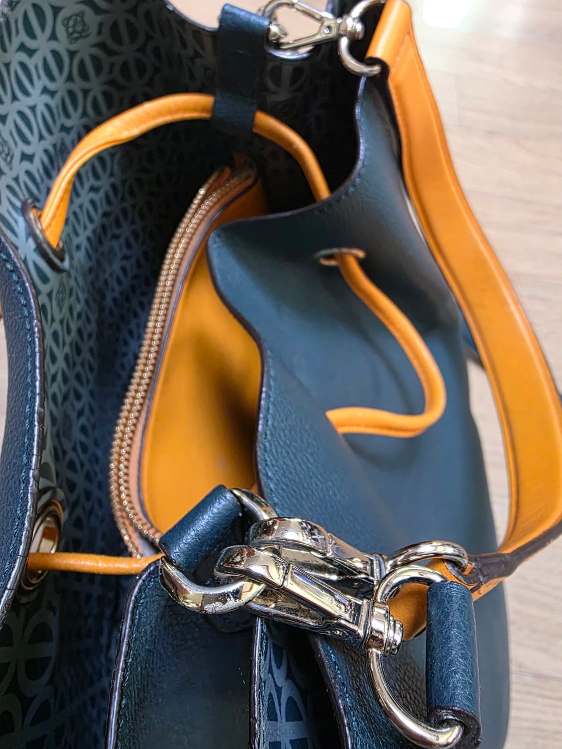 루이까또즈 딥그린 버킷백 상품이미지5