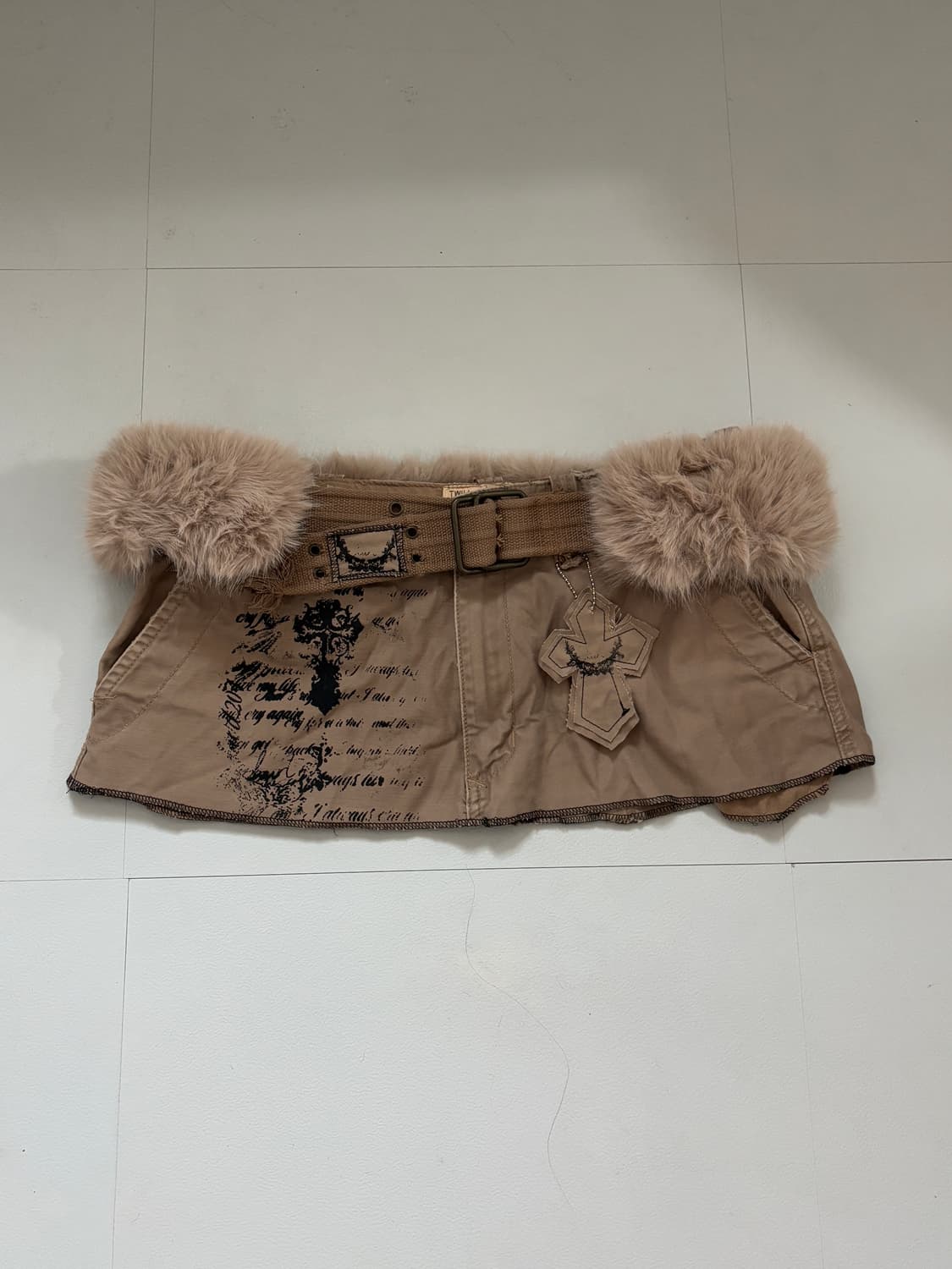 • hurtremake Beige Fur Belt Cross-printe 상품이미지1