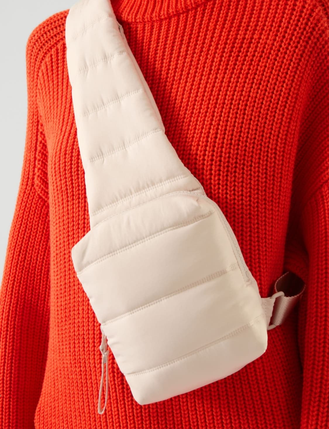 새상품) cos 패디드 크로스바디백 상품이미지1