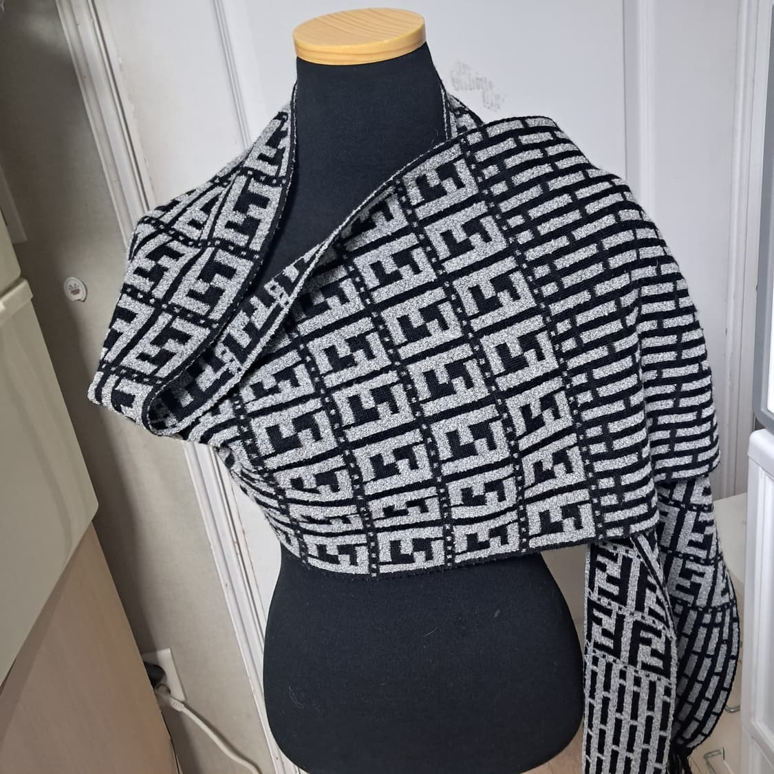 정품 펜디 FF 로고 리버시블 울 머플러 목도리(남녀공용) 상품이미지2