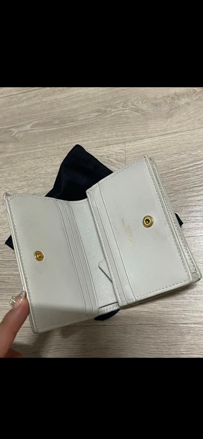 입생로랑 마틀라세 플랩 카드지갑 상품이미지5