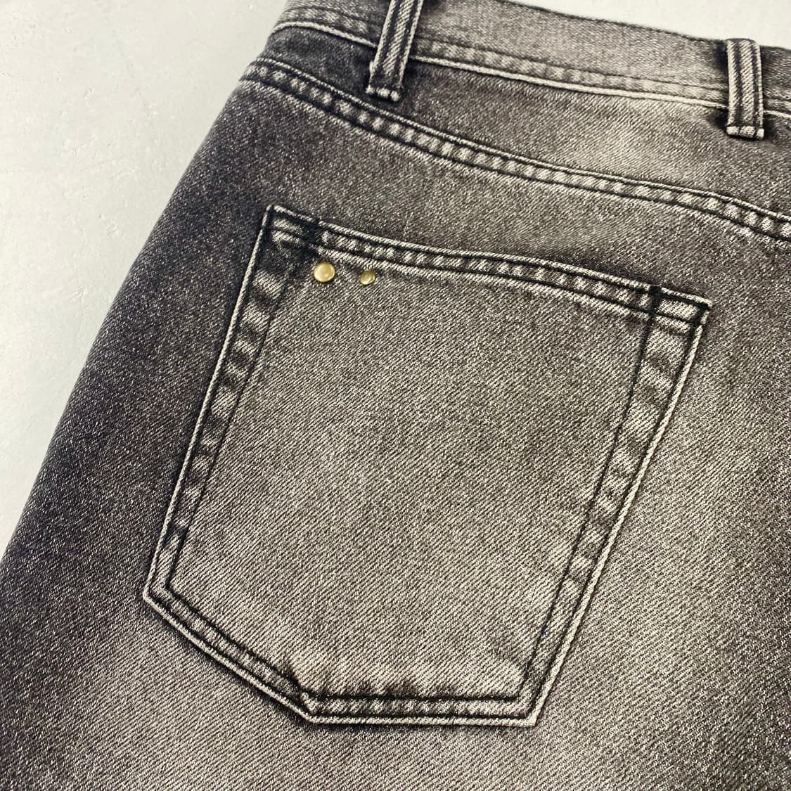 앤더슨벨 블랙 데미지 워싱 부츠컷 플레어 진 (32) 상품이미지8