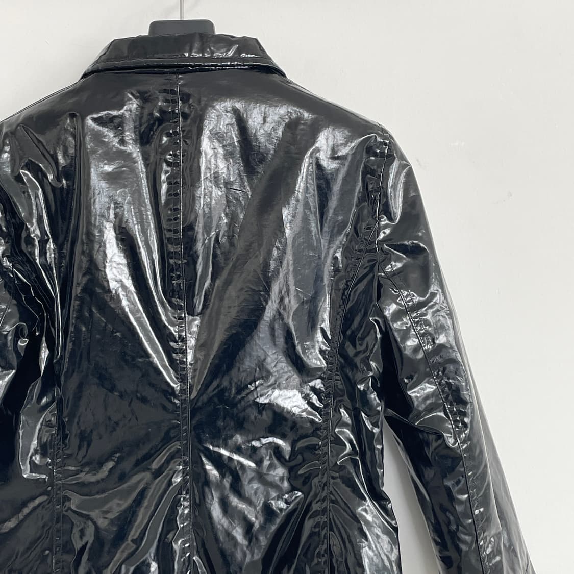 레드 발렌티노 유광 페이던트 블랙 자켓 상품이미지6