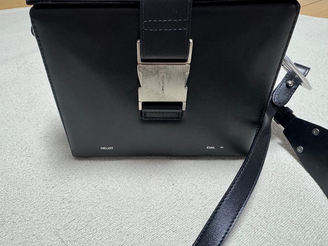 엘리엇 에밀 카라비너 박스백 상품이미지3