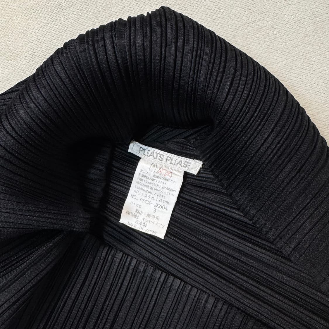 Pleats Please Issey Miyake Pleated Top  상품이미지3