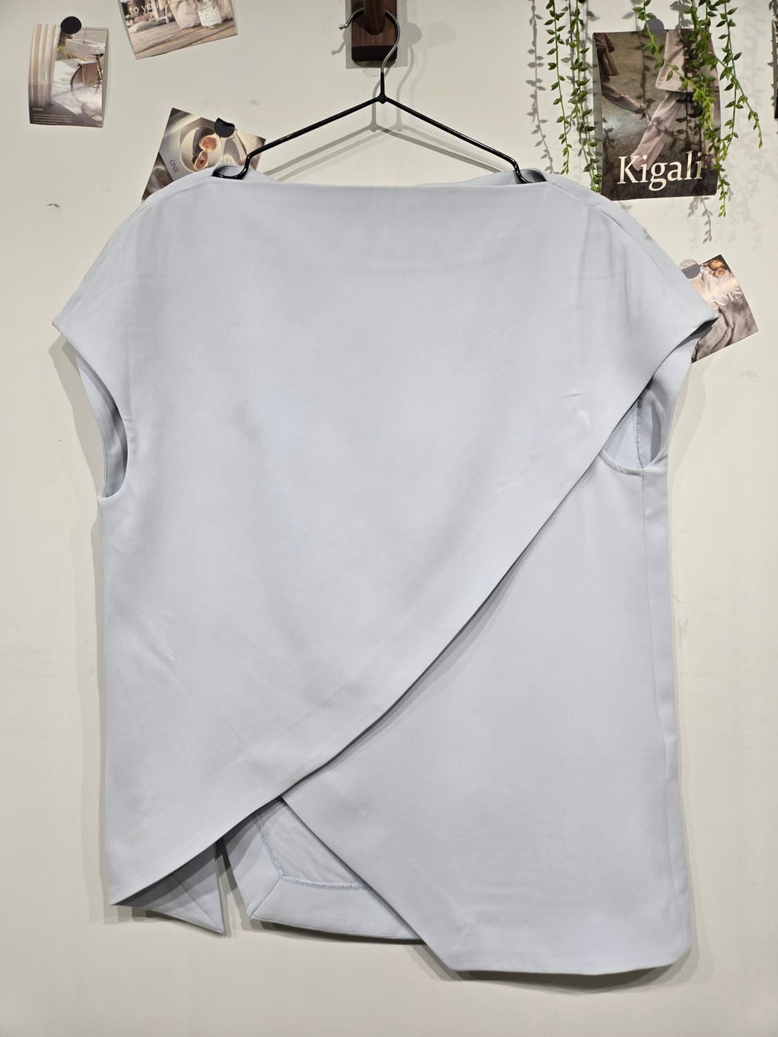 엔폴드 언발란스 랩 스타일 블라우스 하늘색 상품이미지3