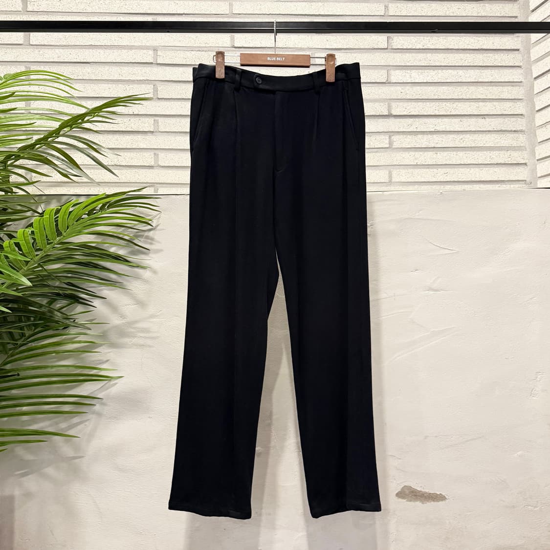 Golden Bear 골든베어 클래식핏 스판 슬랙스 핀턱 디테일 블랙 상품이미지2