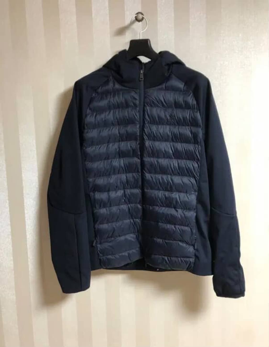 폴로 하이브리드 경량패딩 팝니다 상품이미지4