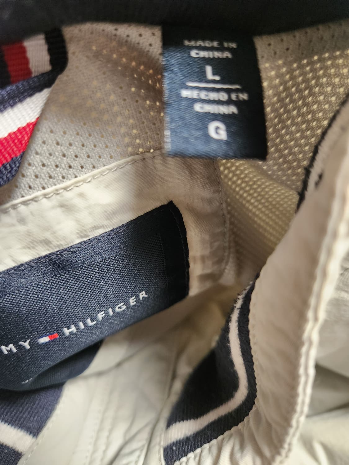 타미힐피거 바람막이 자켓 사이즈100(L)

시보리쪽 약간의 보폴 빼곤 상품이미지8