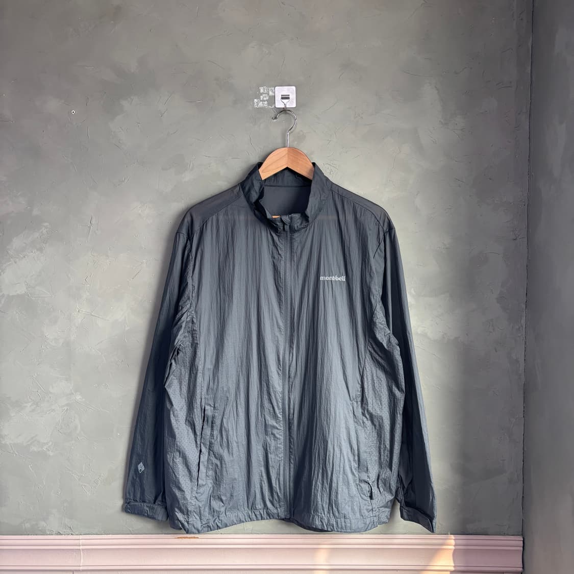 몽벨 나일론 바람막이 그레이 상품이미지1