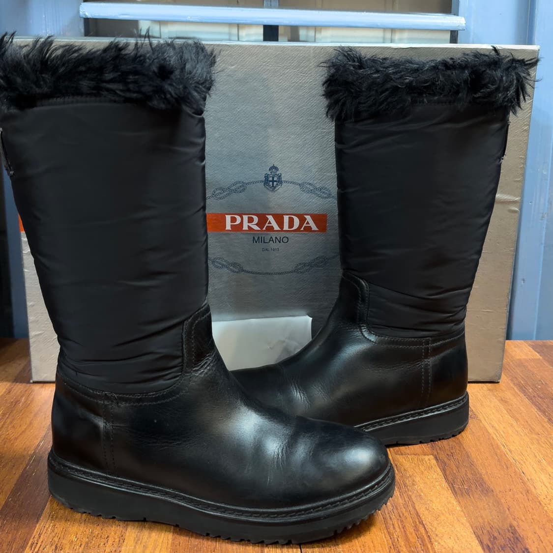 프라다 패치 디테일 퍼 부츠 상품이미지3
