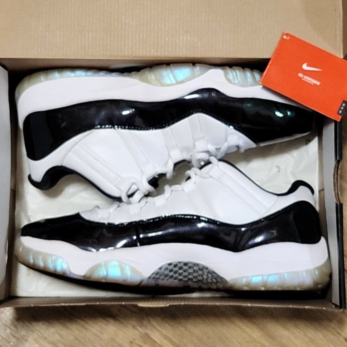 나이키 295 조던11 이스터 에메랄드 로우 상품이미지1