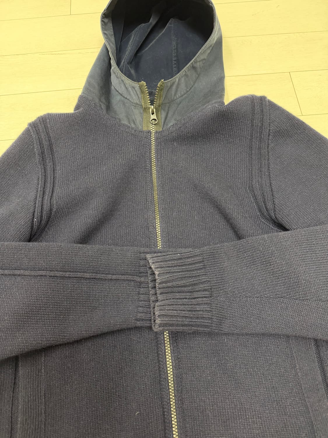 스톤아일랜드 니트 후드 집업 L 사이즈 네이비  상태 9.0/10  사진 상품이미지2