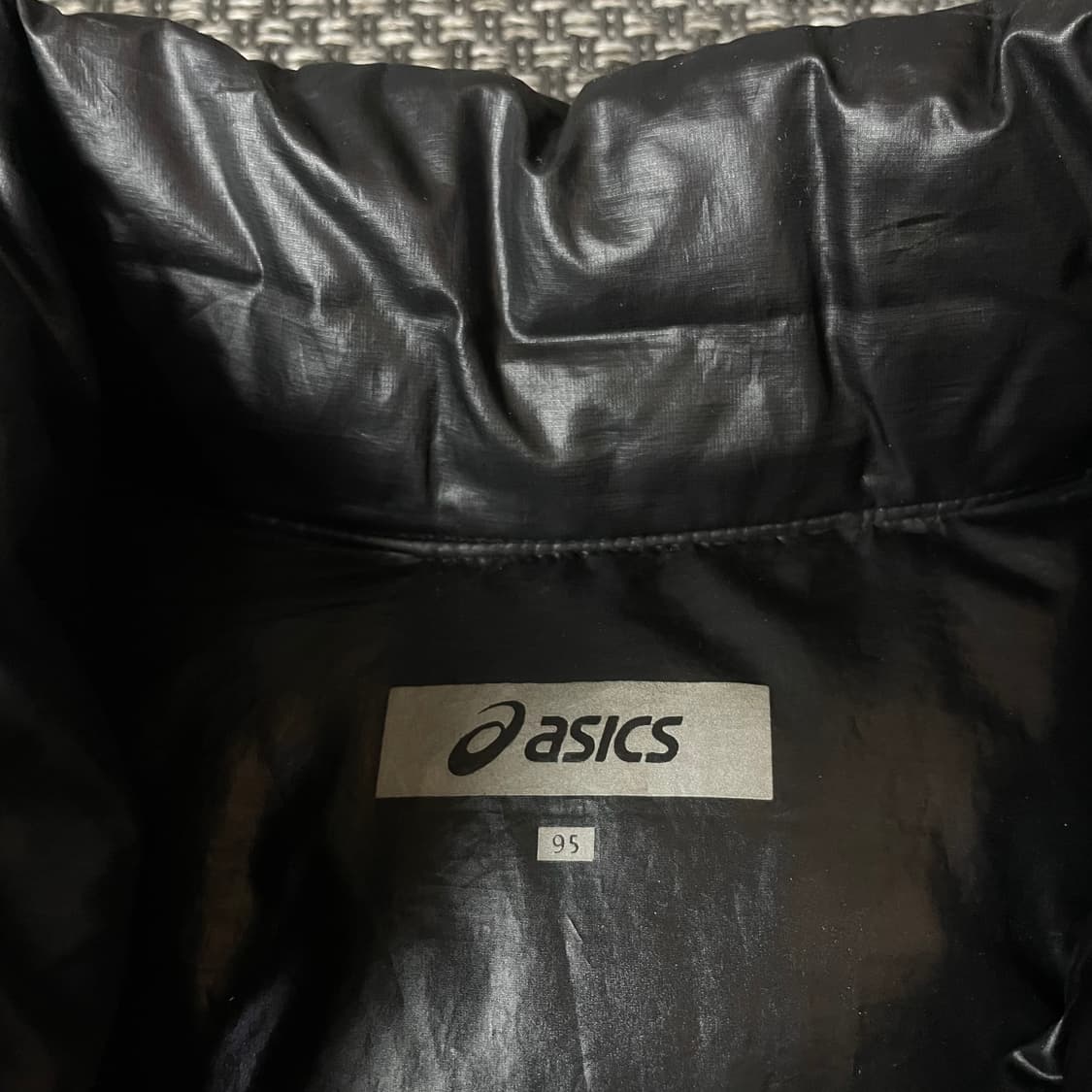 아식스 블랙 경량 패딩 95 상품이미지4