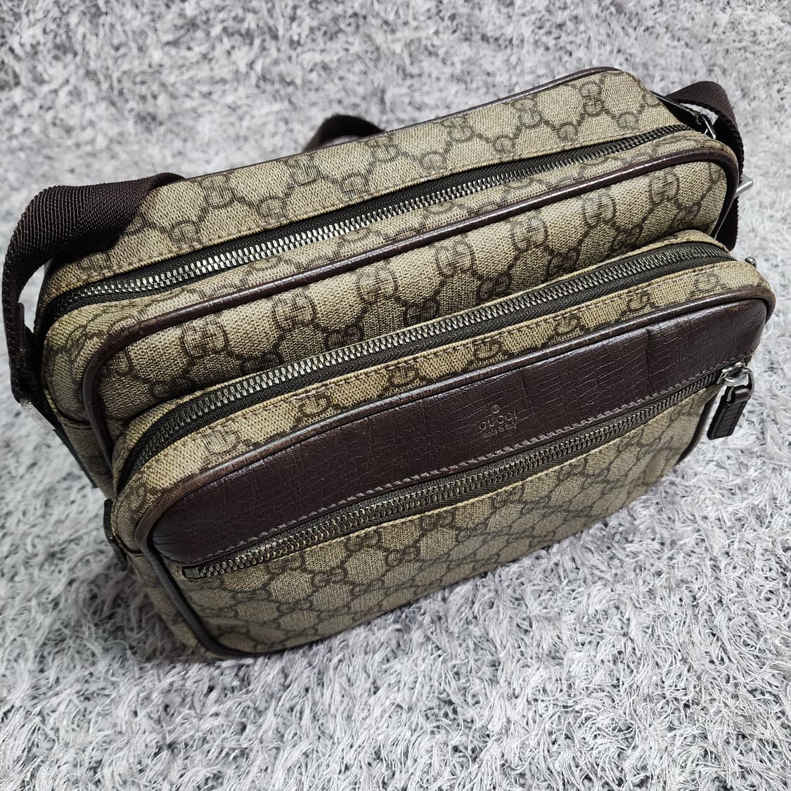 구찌 GG PVC 트리밍 메신저 크로스백 상품이미지2