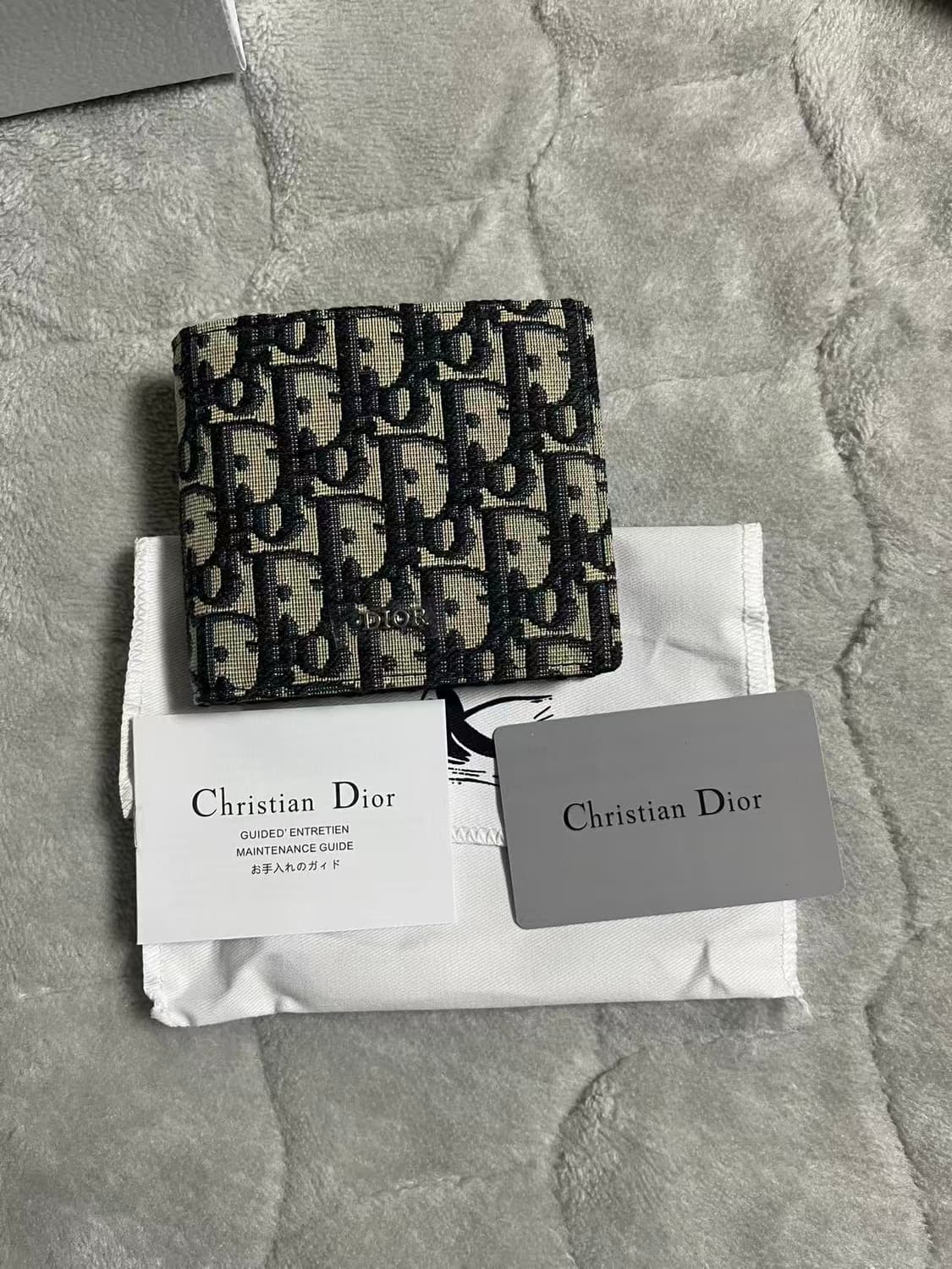 디올 컴팩트 지갑 상품이미지1