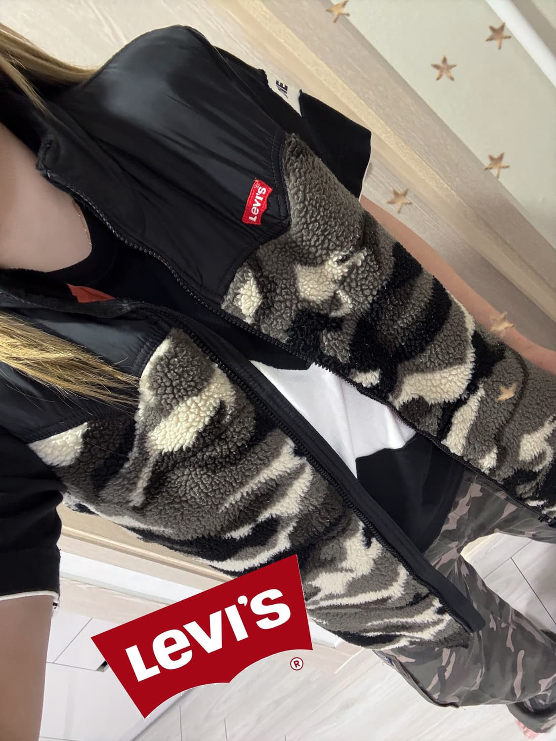 리바이스 카모 플리스 조끼 상품이미지1