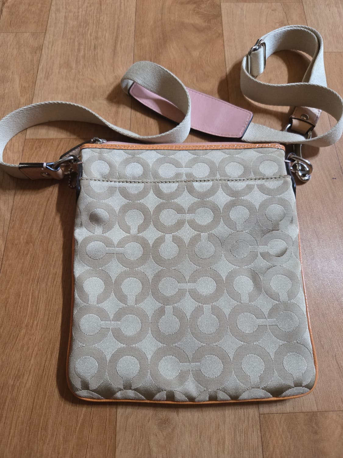 코치 미니 크로스백 상품이미지3