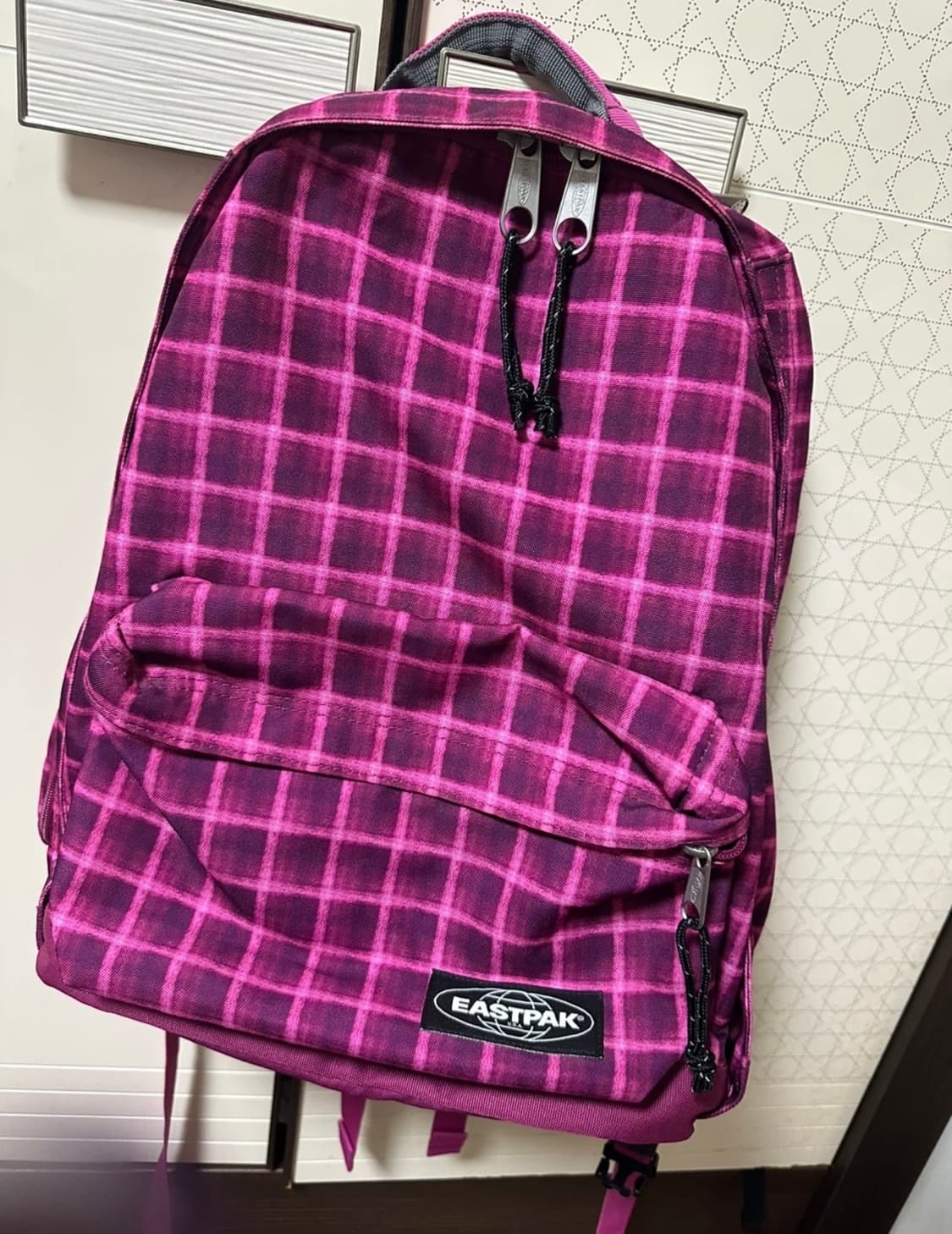이스트팩 치조백팩 핑크체크 24리터 상품이미지2