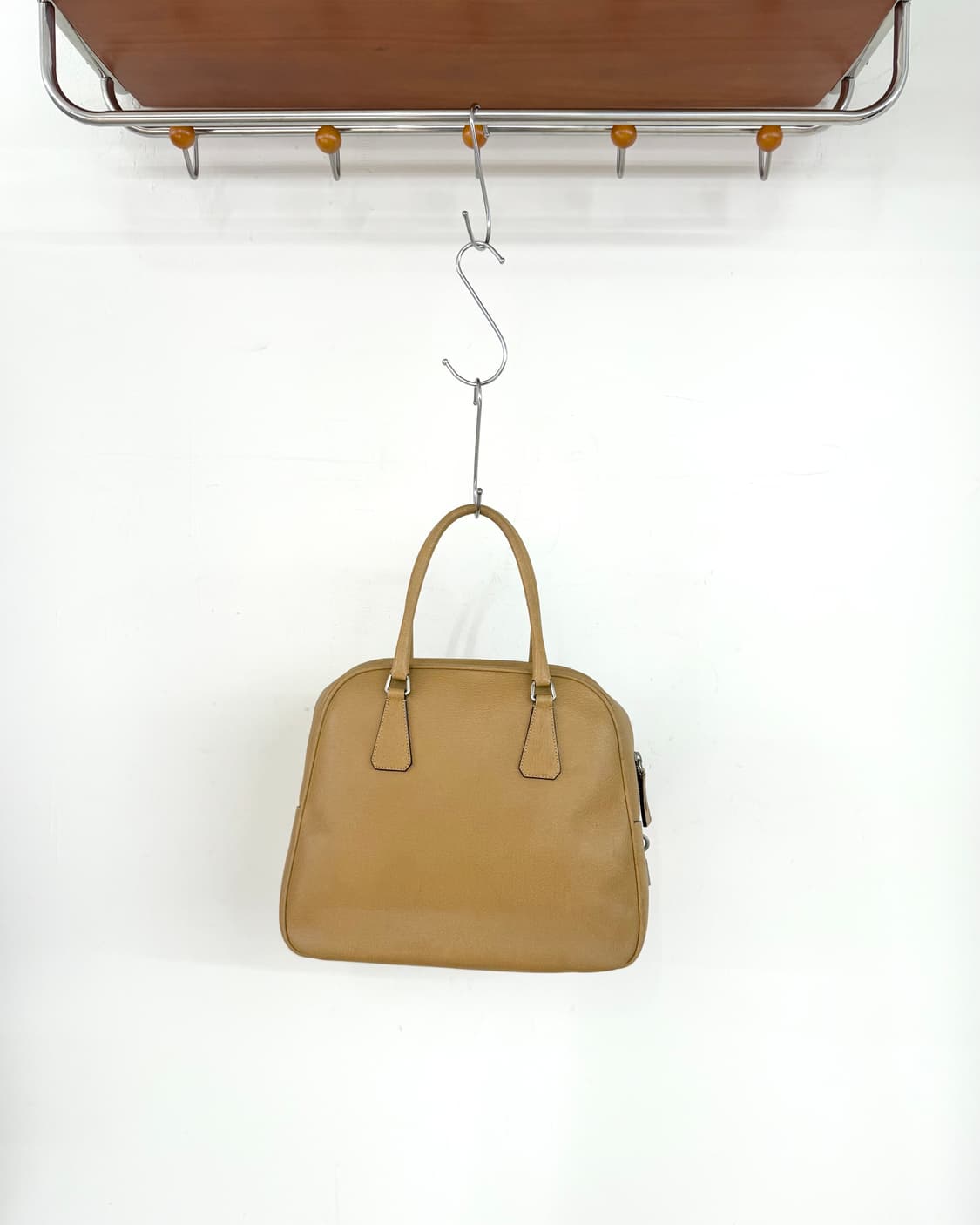 프라다 카멜 보어스킨 레더 핸드백 상품이미지3