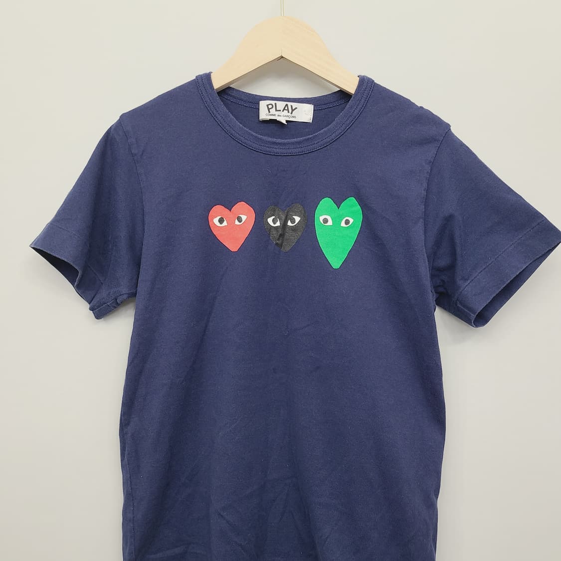 정품 꼼데가르송 플레이 쓰리 하트 로고 반팔 티셔츠 네이비 (L) 상품이미지3