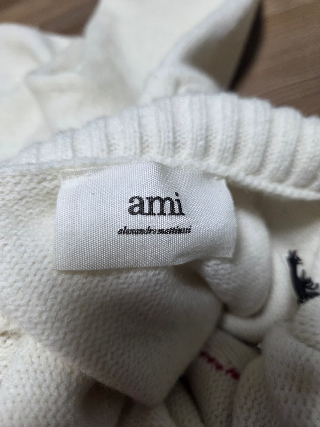 아미 빅 하트 로고 퍼넬 넥 스웨터 오픈화이트 레드 상품이미지2