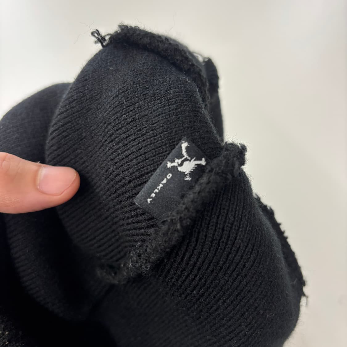 오클리(Oakley) 빈티지 로고 니트 비니 블랙 상품이미지3