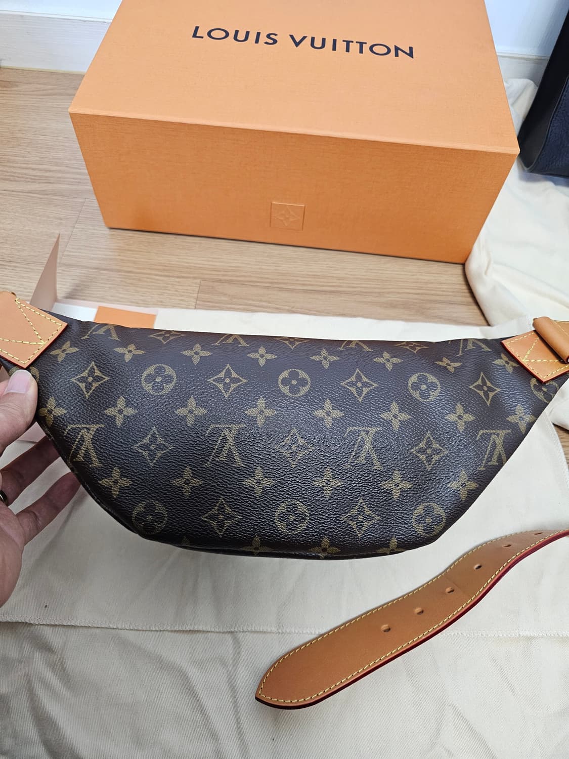 루이비통 퍼렐 쇼라인 마카사르 러쉬 범백 크로스백 상품이미지7