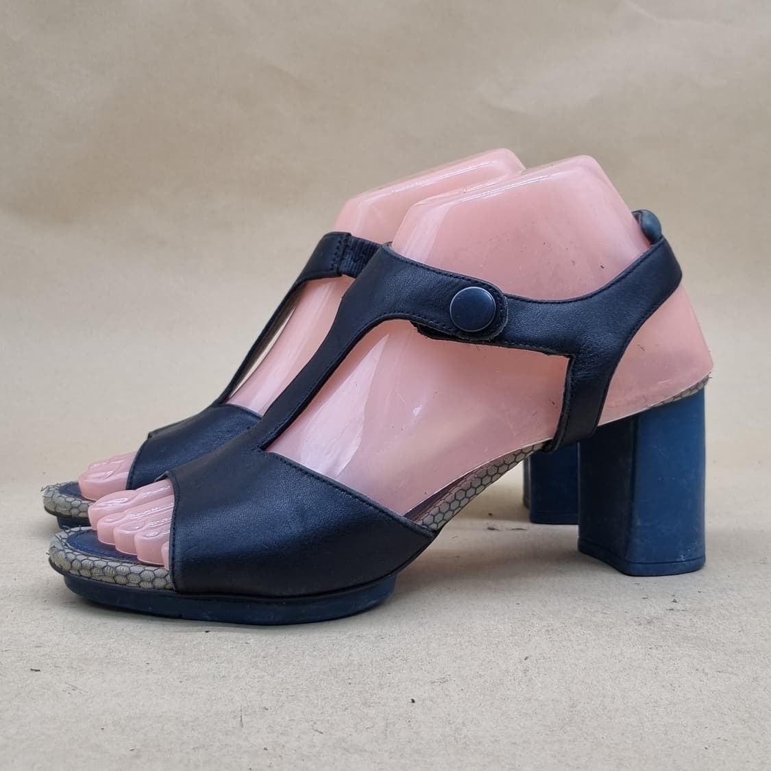 캠퍼 여성 샌들240 굽8 상품이미지1