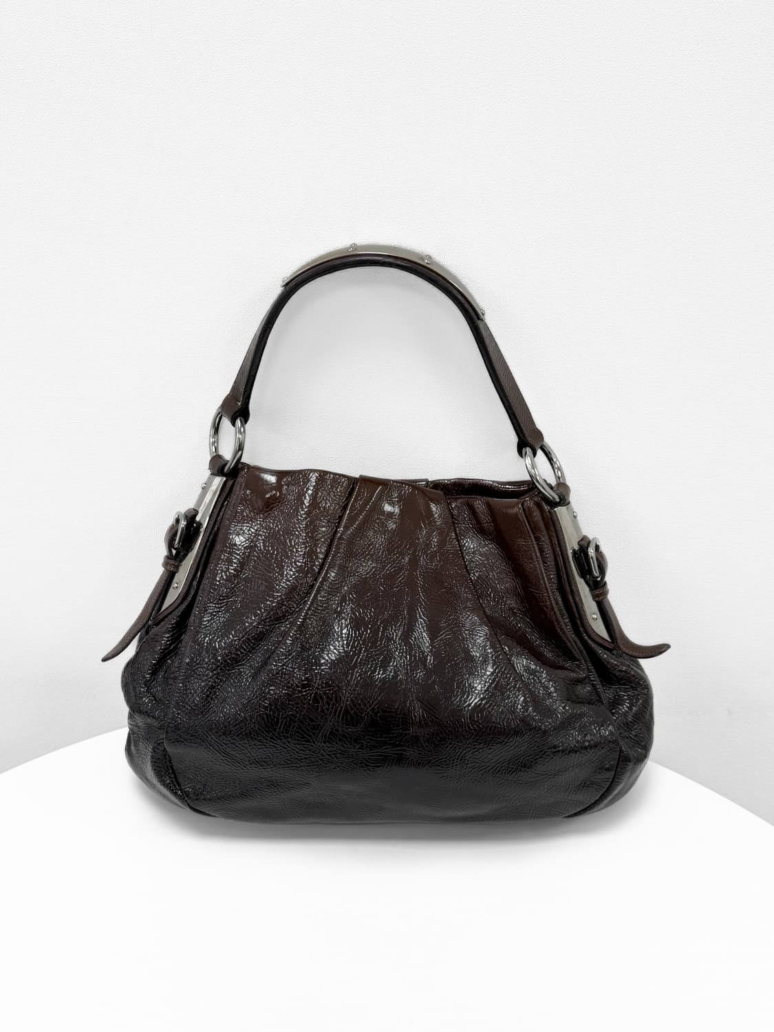 프라다 크링클 페이턴트 레더 호보백 상품이미지2