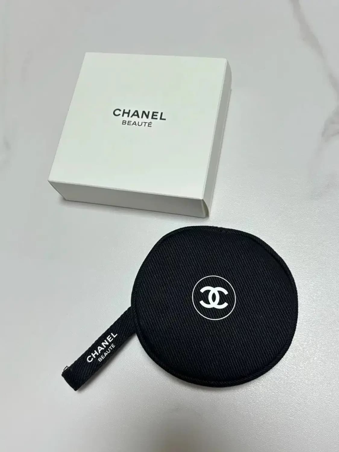 샤넬뷰티  블랙원형 미니파우치 동전지갑 스트랩  상품이미지8