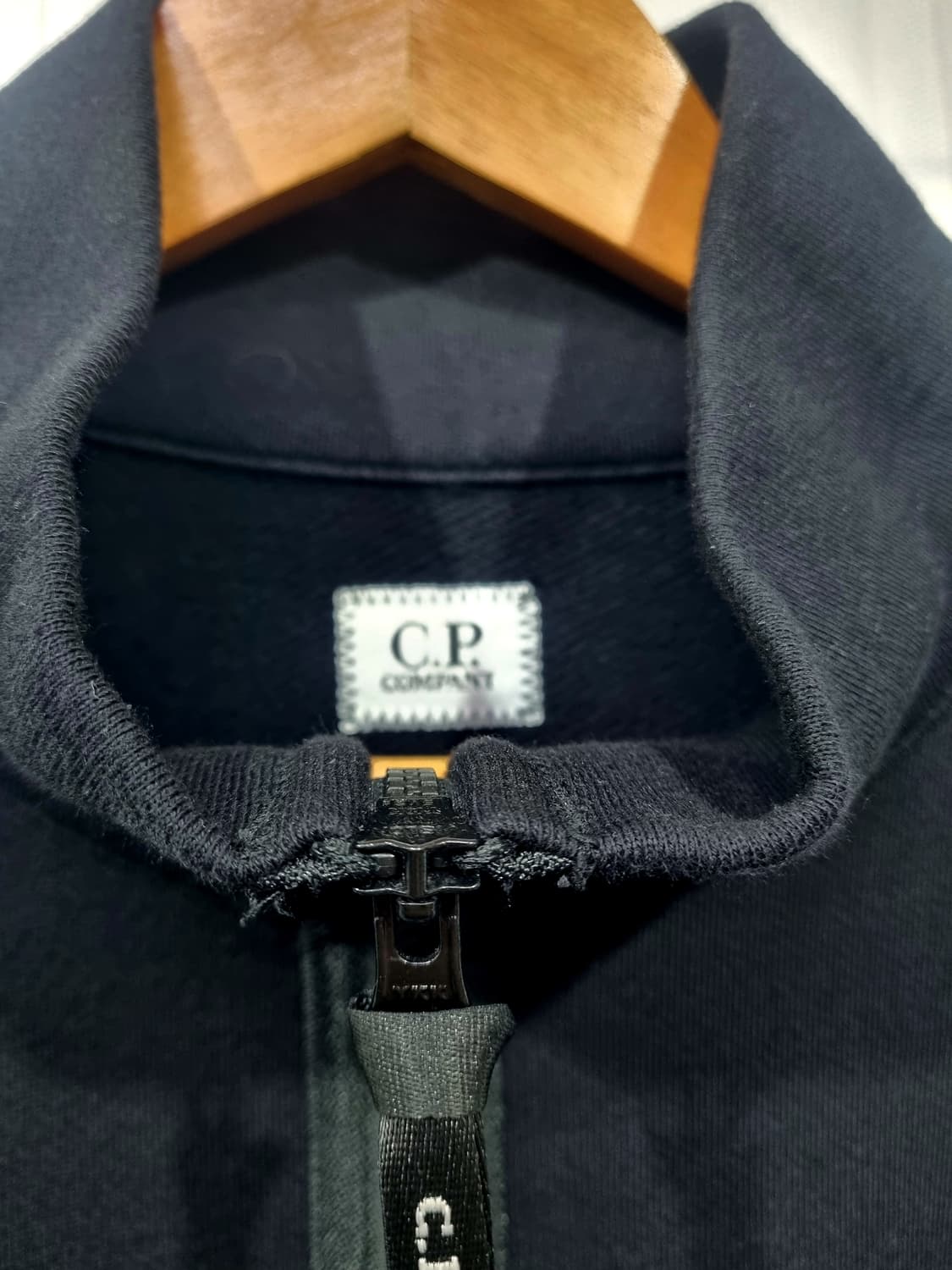 정품) CP컴퍼니 하프집업 스웨트 셔츠  상품이미지4