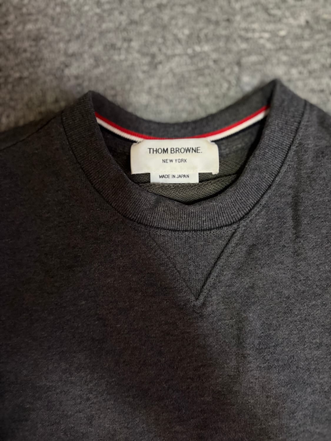 톰브라운 4바 스웨트셔츠 다크그레이 3사이즈 상품이미지4
