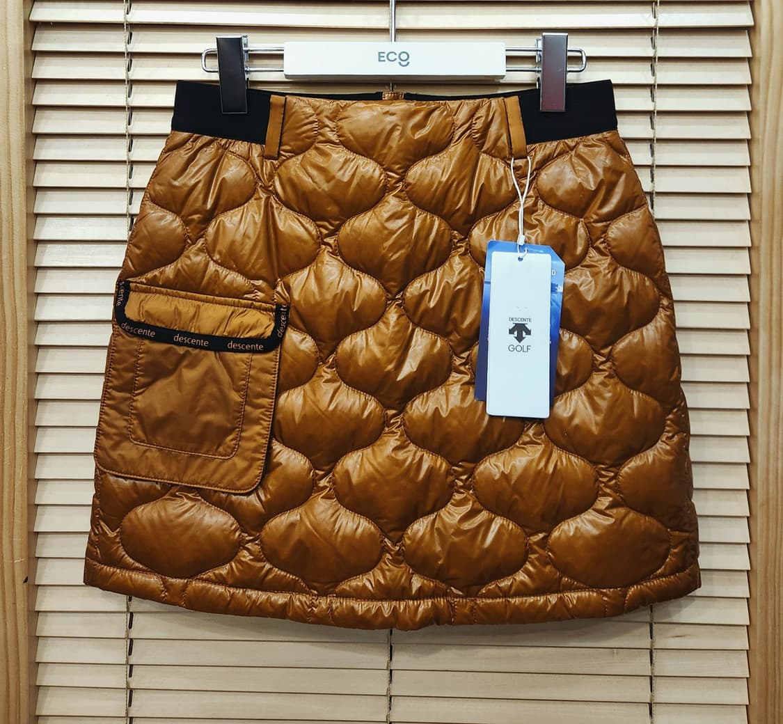 (새상품)데상트골프 여성 다운퀄팅 골프스커트 상품이미지1